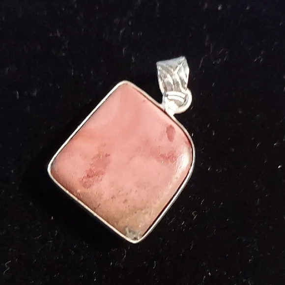 Elegant Pink Pendant Necklace - Picture 3 of 6